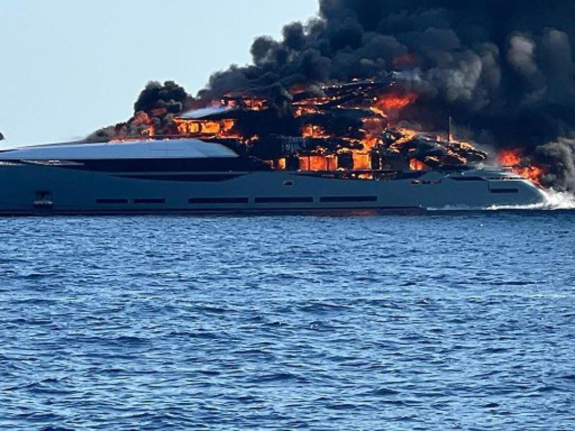 Formentera, in fiamme lo yacht di Scudieri