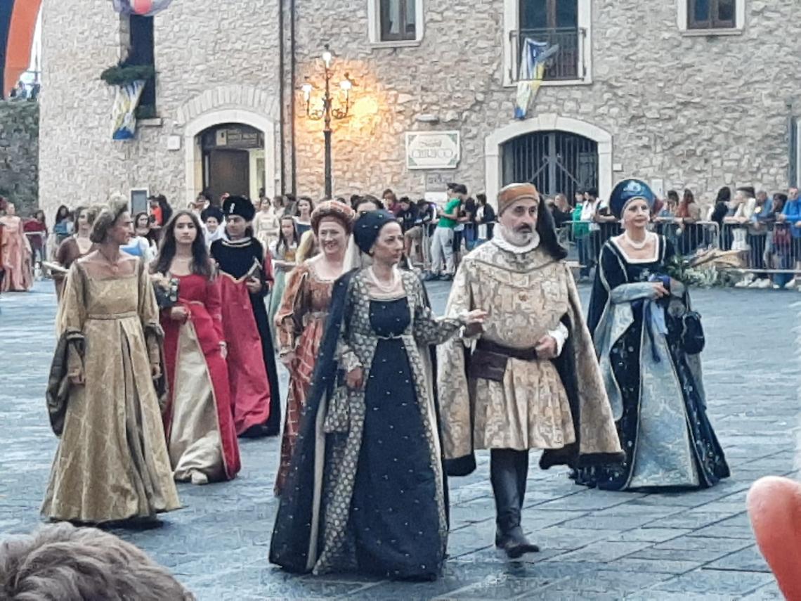 Alla Tavola della Principessa Costanza: a Teggiano un tuffo nel Medioevo