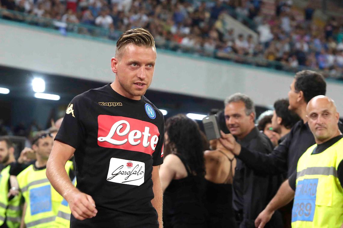 Napoli, tra i convocati per Kiev non c'è Giaccherini, recupera Albiol