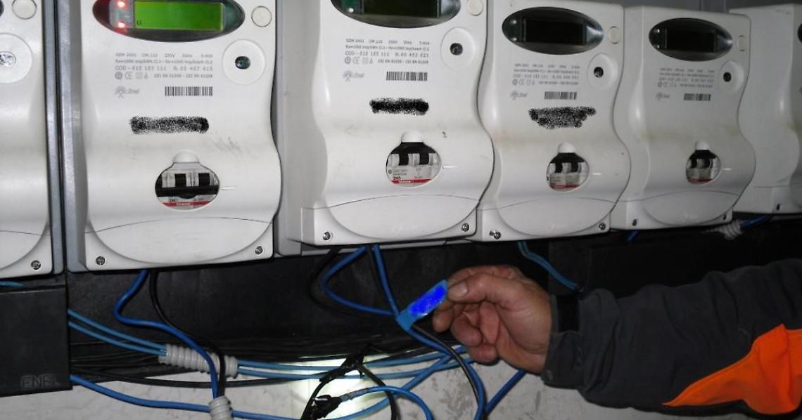 San Giuseppe Vesuviano, ruba 70mila euro di energia elettrica per il suo bar: arrestata