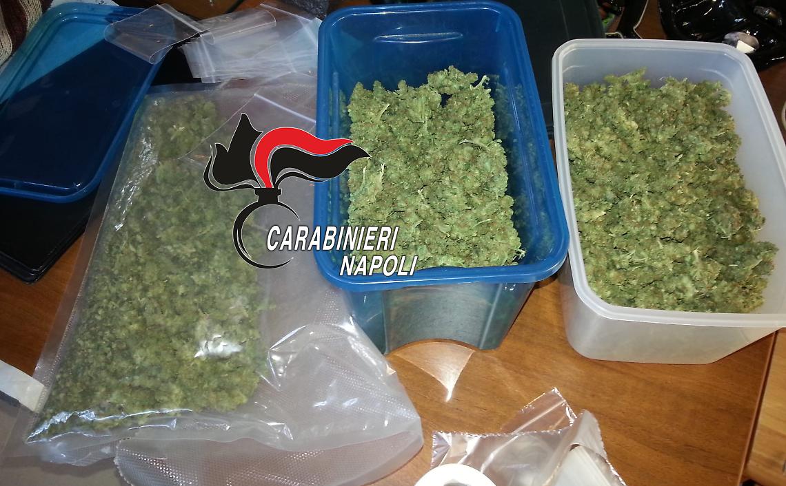 Vìola i domiciliari e nasconde droga: preso a Varcaturo