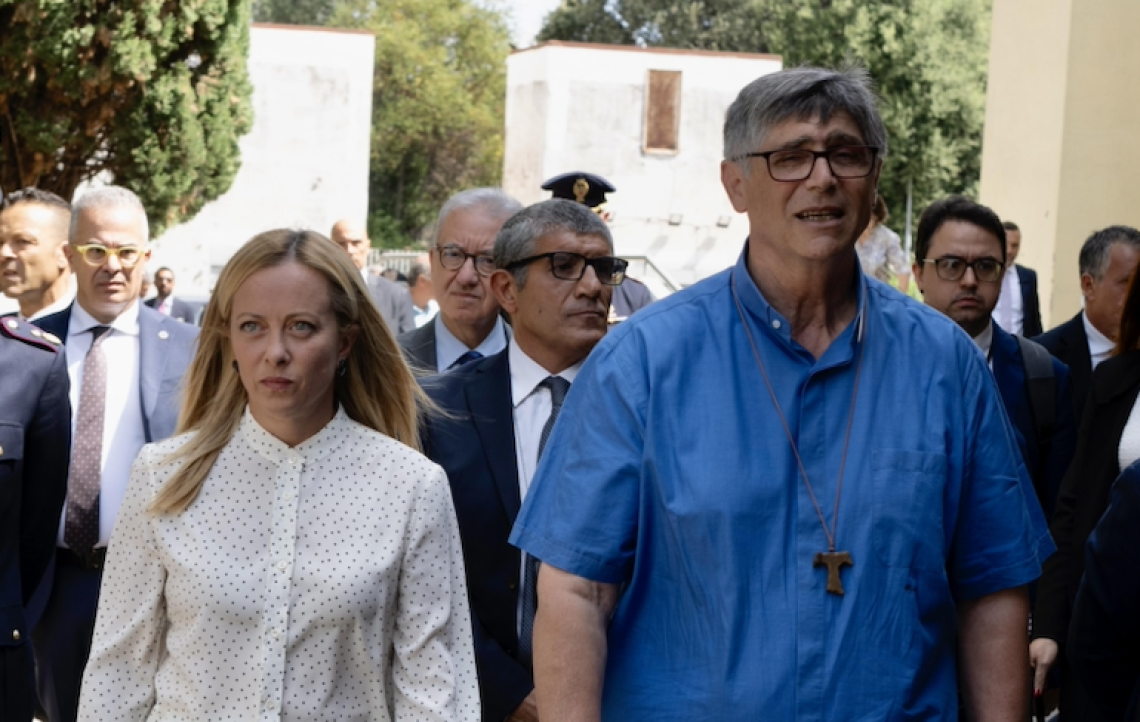 Don Patriciello: «Creano terrore con i mitra»