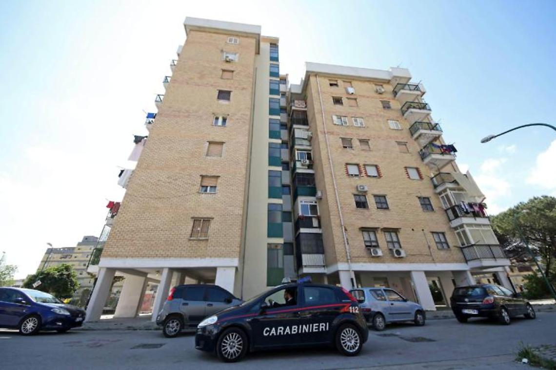 Spari a Caivano, caccia a quattro uomini