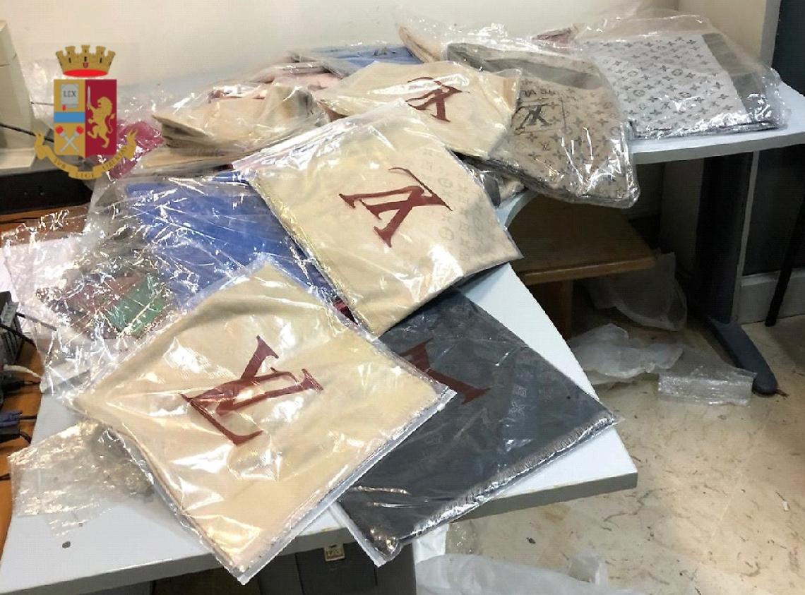 Deposito del “falso” a Forcella, sequestrati oltre 13 quintali di merce