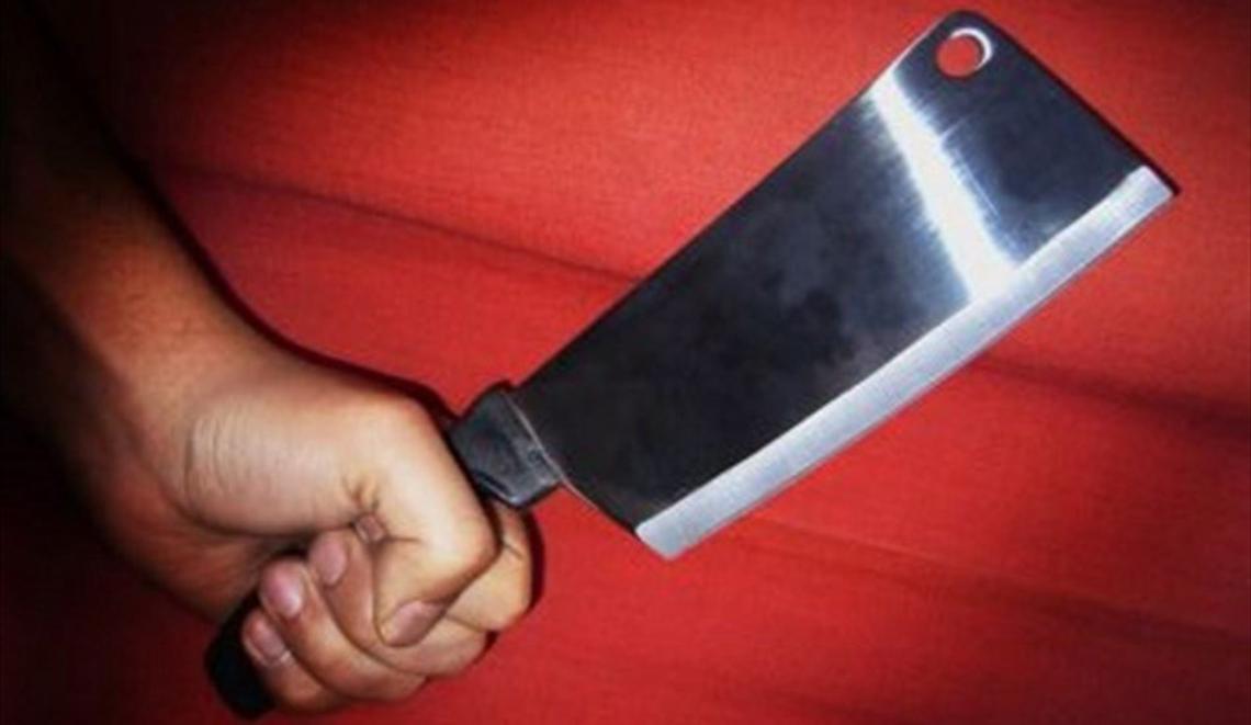 Rapina nell'autorimessa con la mannaia, arrestato 43enne