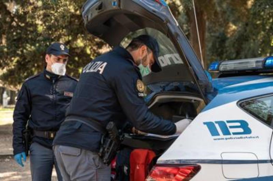 Salerno, nipote ferisce zio con coltello da cucina e scappa 