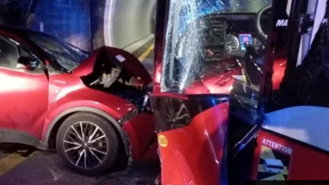 Auto contro bus, morta coppia di coniugi