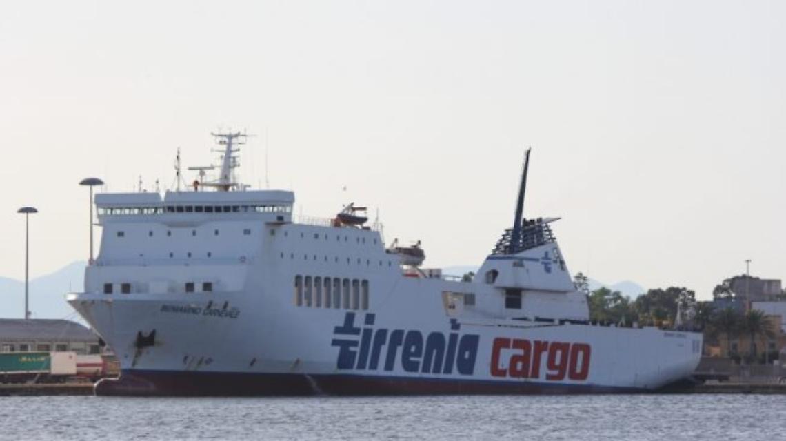 Tirrenia, incendio su nave merci: rientrata in sicurezza nel porto di Napoli