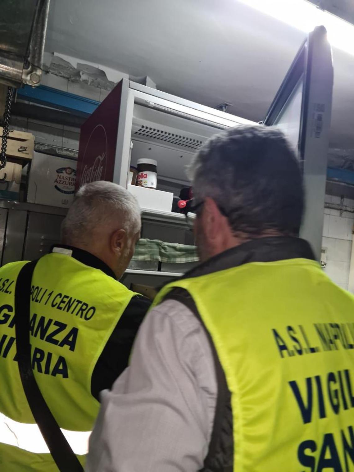 Riviera di Chiaia: chiusi due ristoranti, sanzioni per 16.500 euro
