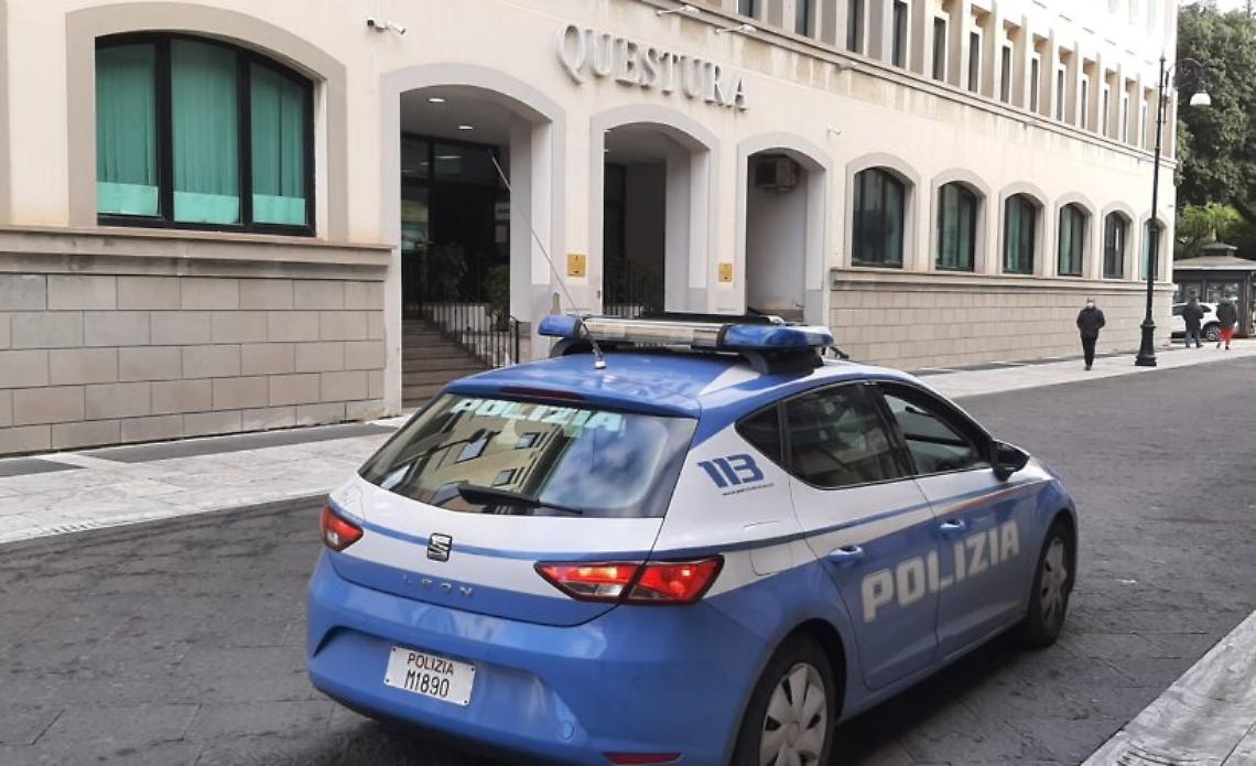 Si fingono postini e truffano anziana, due napoletani in manette