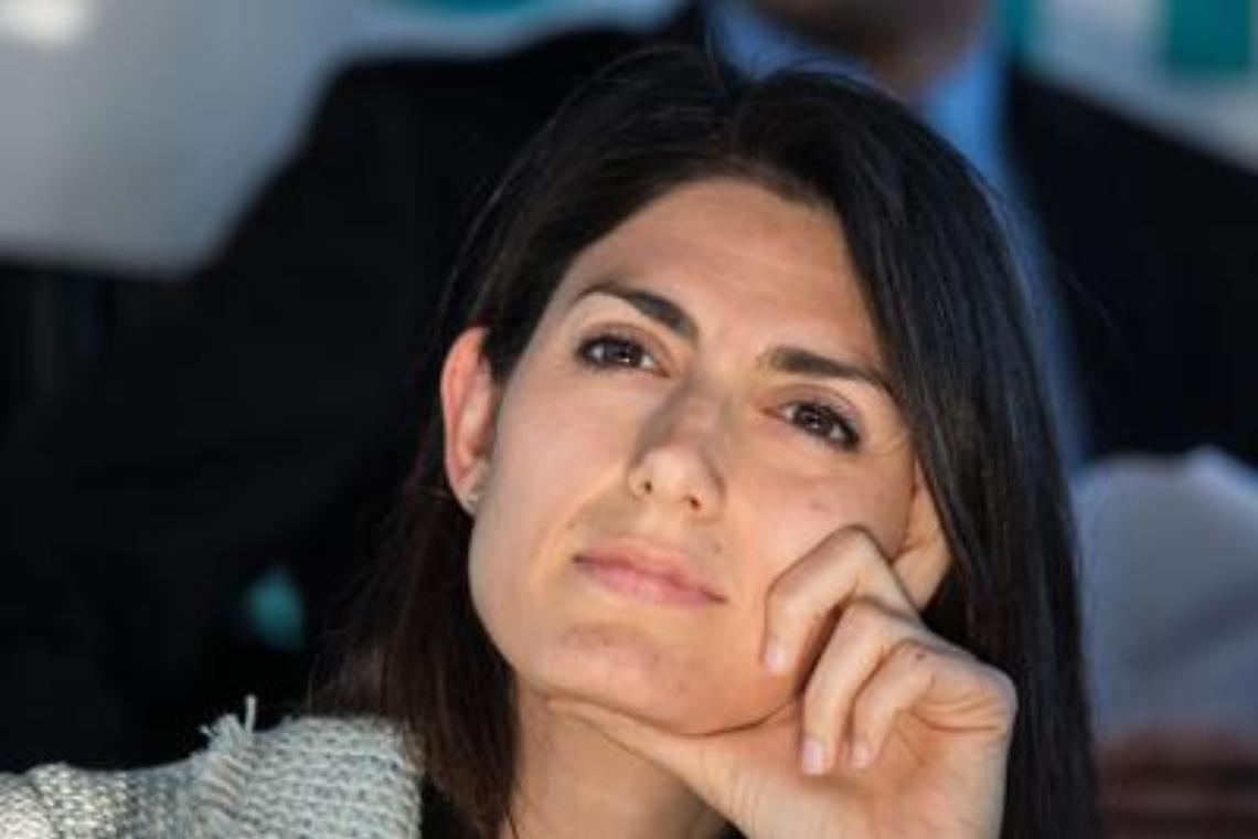Roma, Raggi su Berdini: «Pensi <br>a lavorare, la pazienza ha un limite»