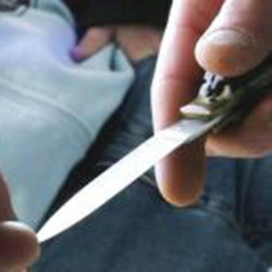 Tredicenne accoltellato alla schiena in via Lavinaio, indaga la polizia