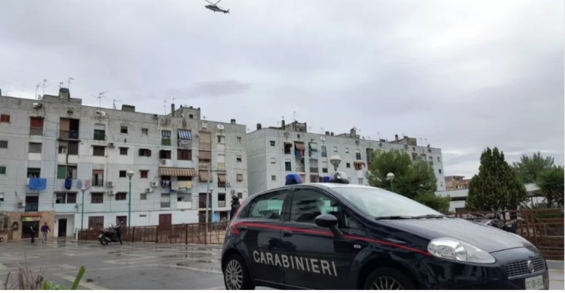 Droga alle "Case Celesti", blitz nella roccaforte del clan Marino a Secondigliano