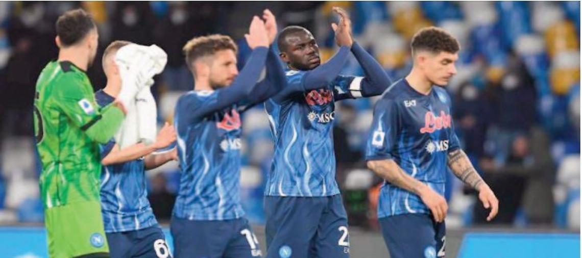 Niente sorpasso in vetta Dzeko acciuffa il pari, ma il Napoli resta in scia