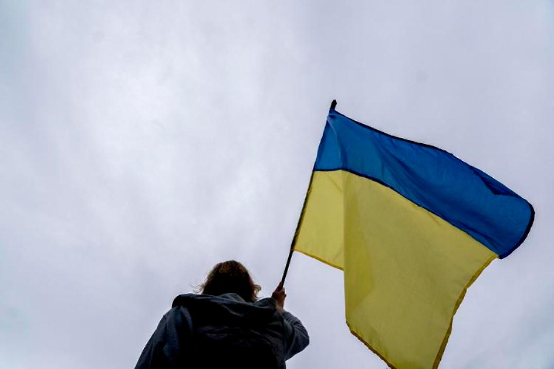 Kiev: Berlusconi bacia le mani insanguinate di Putin
