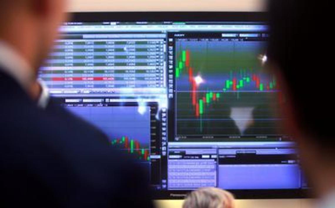 Piazza Affari accelera il rialzo: +10%