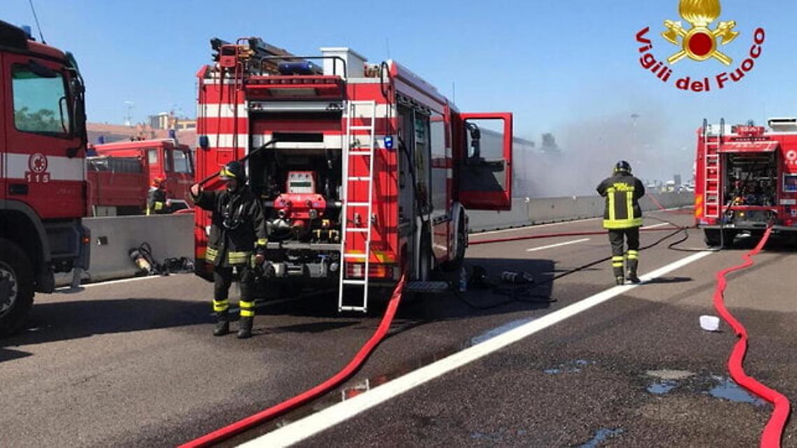 Tragico incidente sull’A14: si ri ribalta bus con 50 ucraini, una ragazza è morta
