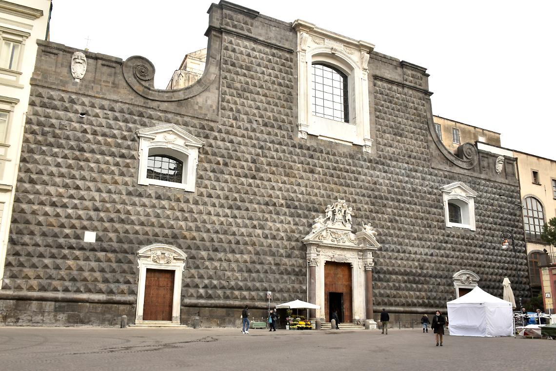 Gesù Nuovo, la facciata torna all'antico splendore