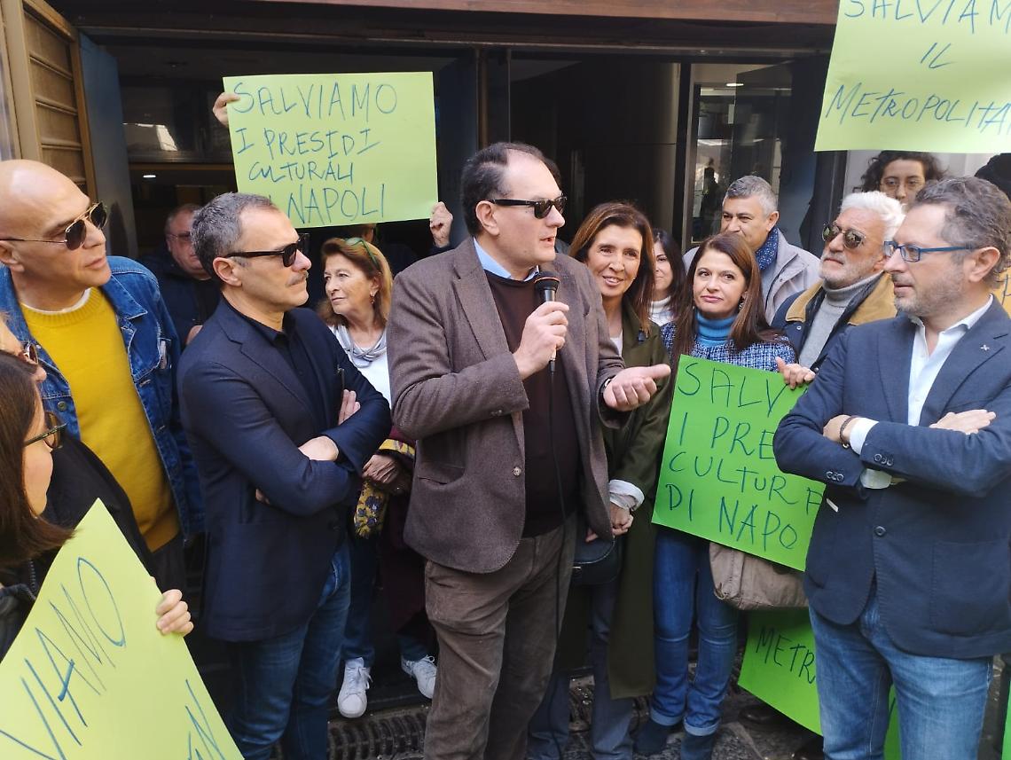«Il Metropolitan non si tocca»: in centinaia alla manifestazione