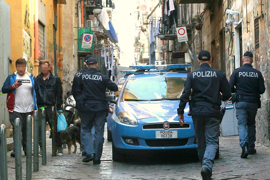 Spari nella notte, due &ldquo;stese" ai Quartieri Spagnoli: &egrave; botta e risposta