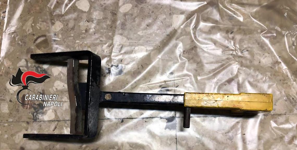 Incendia casa dei genitori, poi tenta uccidere padre di un amico 