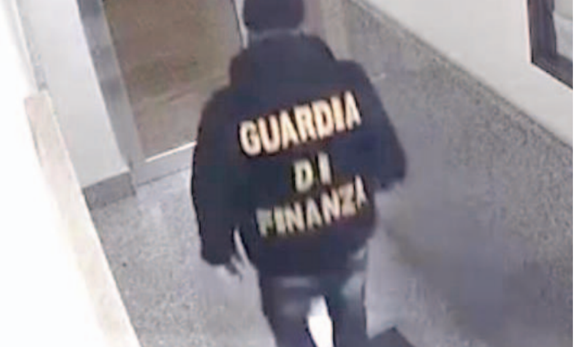 Coppia di medici rapinata in casa, banditi si fingono finanzieri