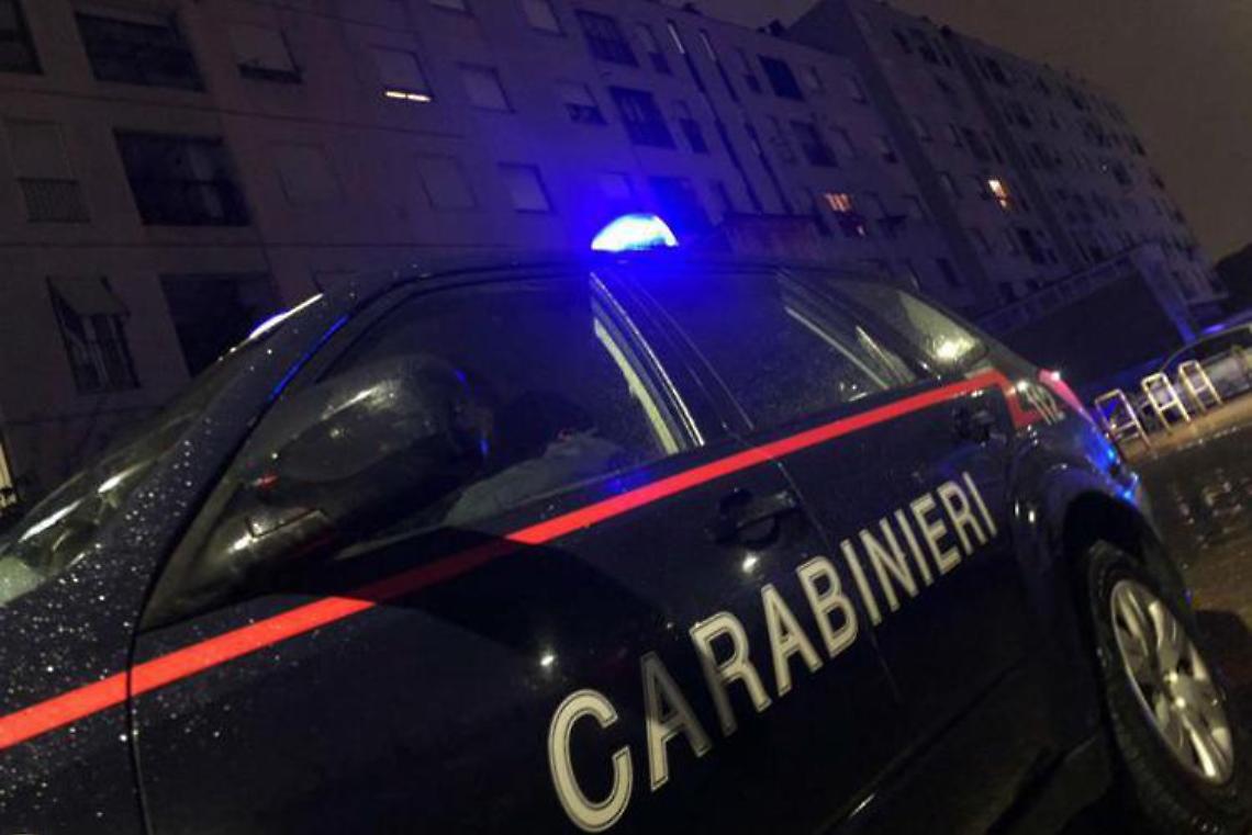 Droga: dosi vendute in enoteca e davanti chiesa, 5 arresti