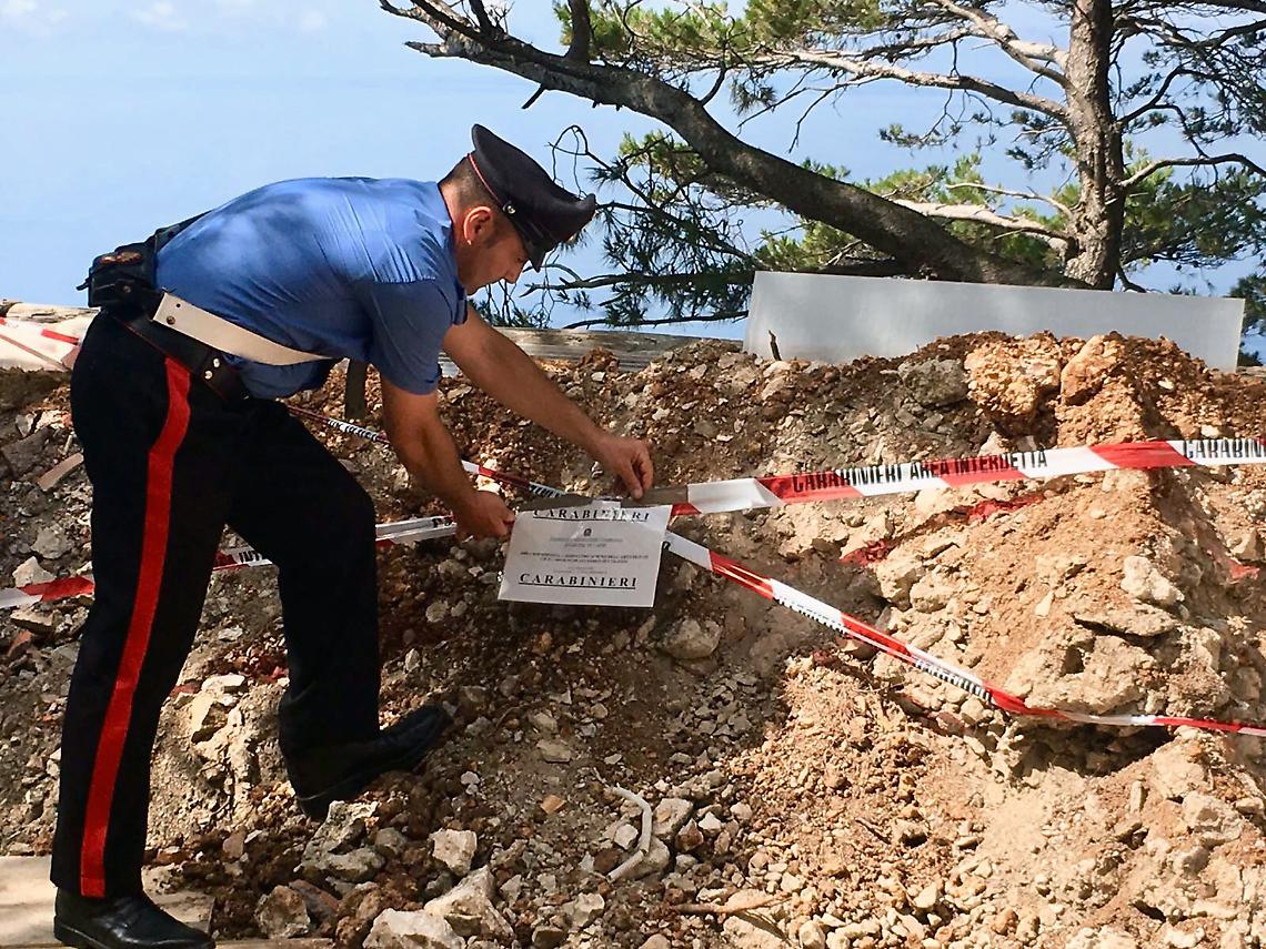 Capri, sequestrato amianto in un cantiere: denunciata una donna