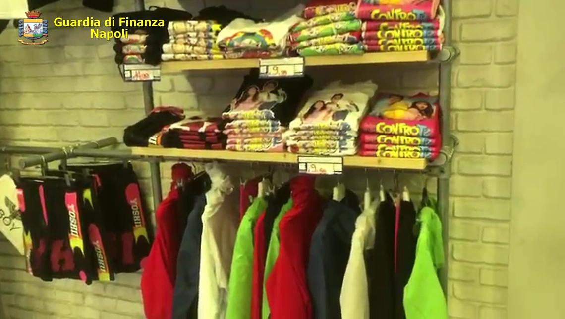 Libri di fiabe e capi d'abbigliamento contraffatti: maxi sequestro da 5.500 pezzi