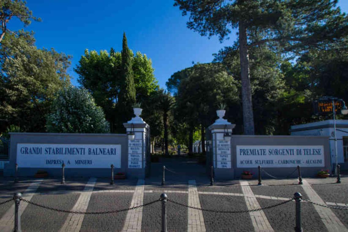 Atti vandalici nelle Terme di Telese, denunciati 7 minori