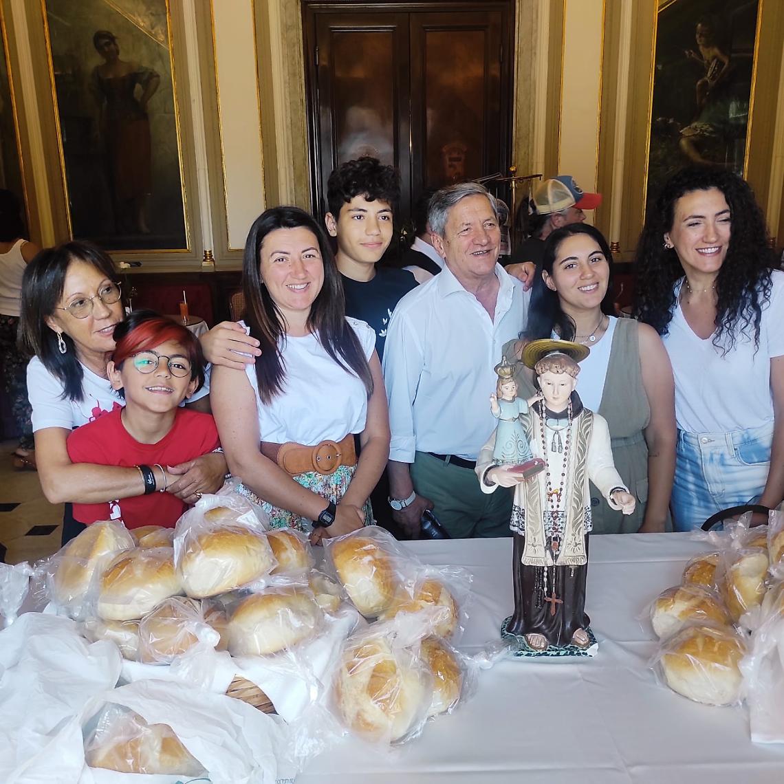 Al Gran Caffè Gambrinus la tradizionale benedizione del pane di Sant'Antonio