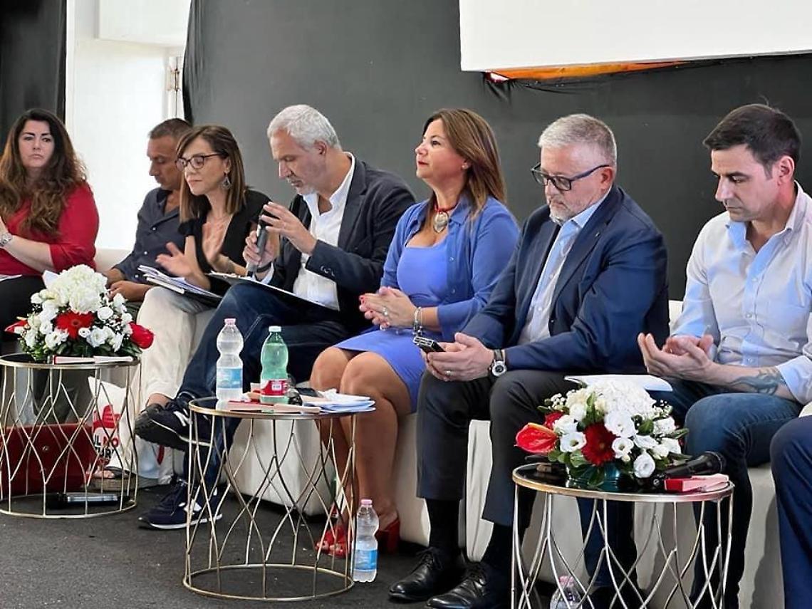 Turismo e opportunità di occupazione, confronto a Napoli
