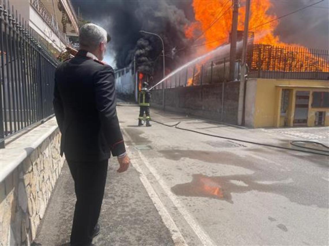 In fiamme lo stabilimento conserviero “La Torrente”