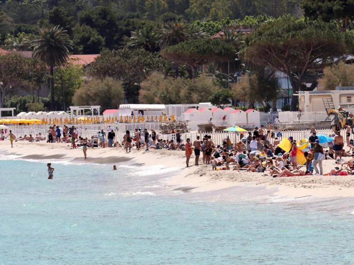 Caldo record: bollino rosso in 17 città. Ferragosto, settimana più calda 2021