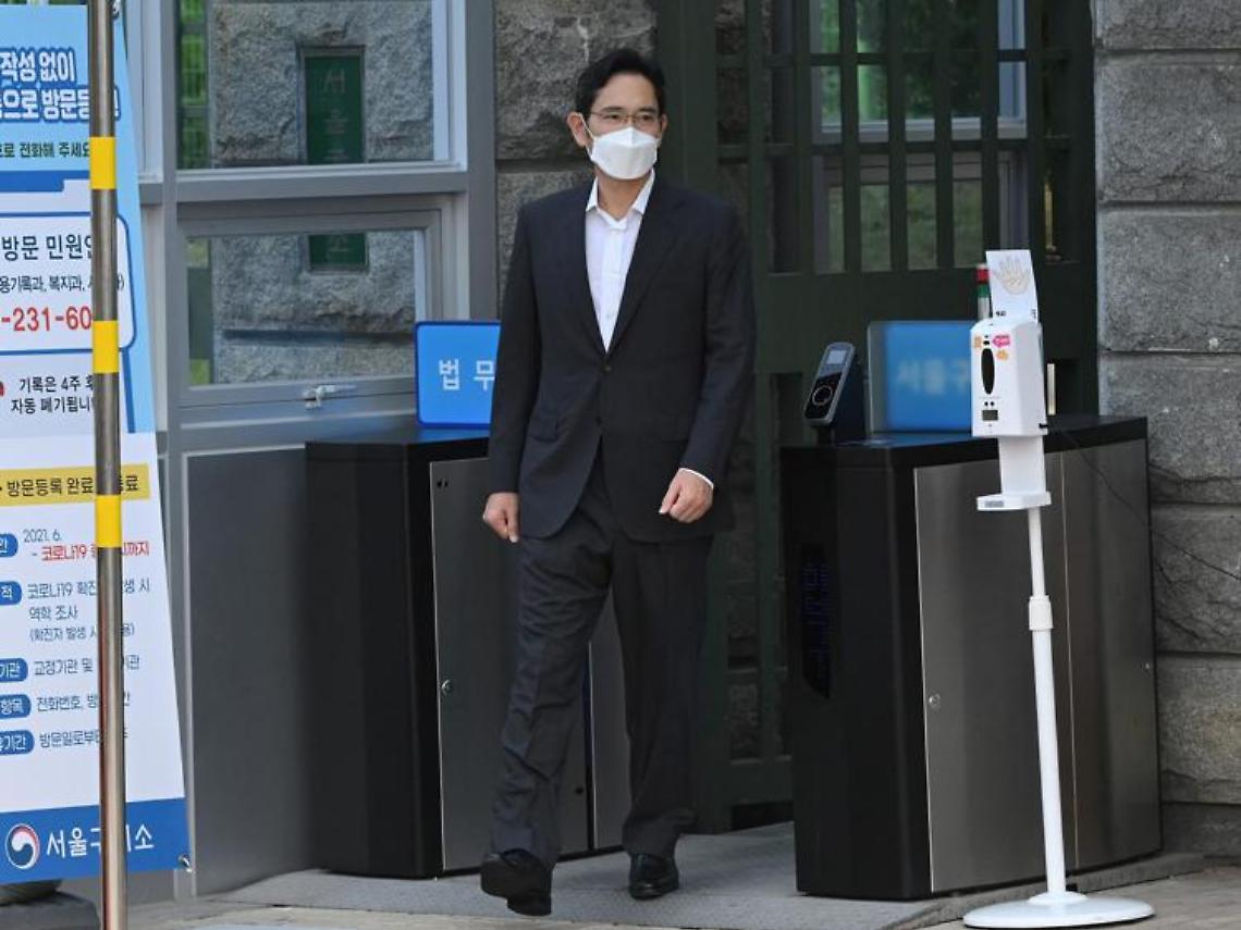 Sudcorea, scarcerato erede impero Samsung condannato per corruzione