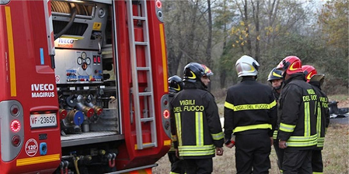 Precipitano sull'Amalfitana, un albero salva tre ragazzi