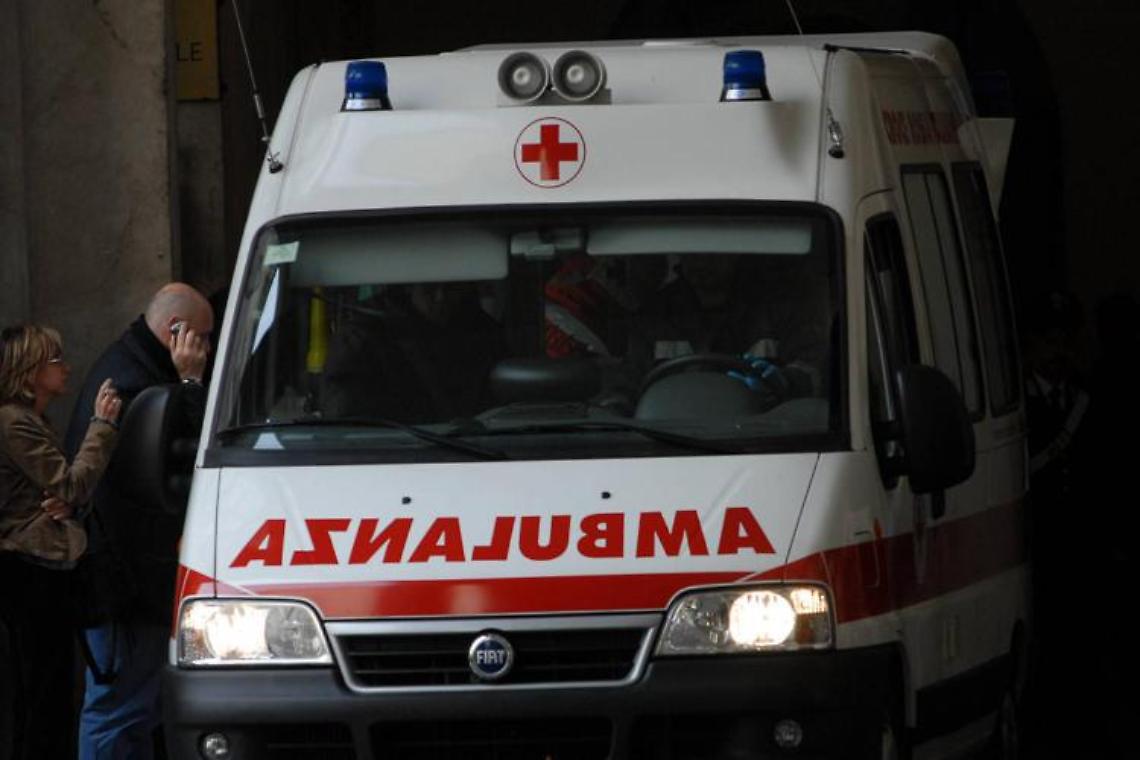  Uccisa a coltellate dall'ex marito: erano separati da poco