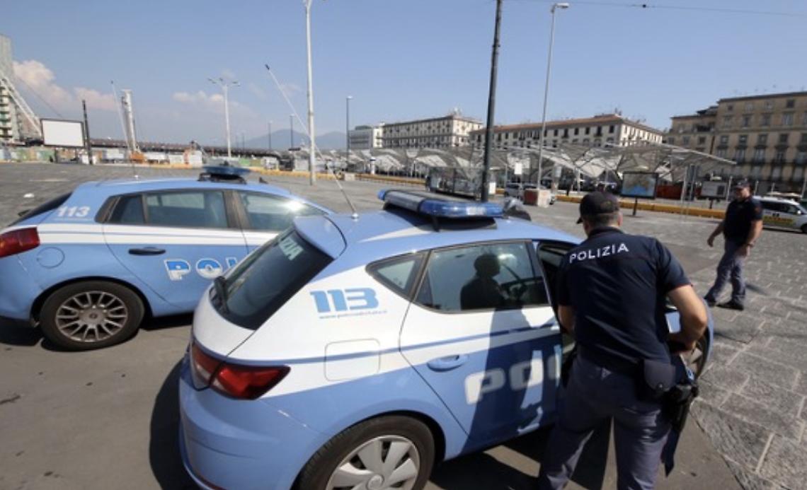Sequestrata e violentata: è caccia al “branco”