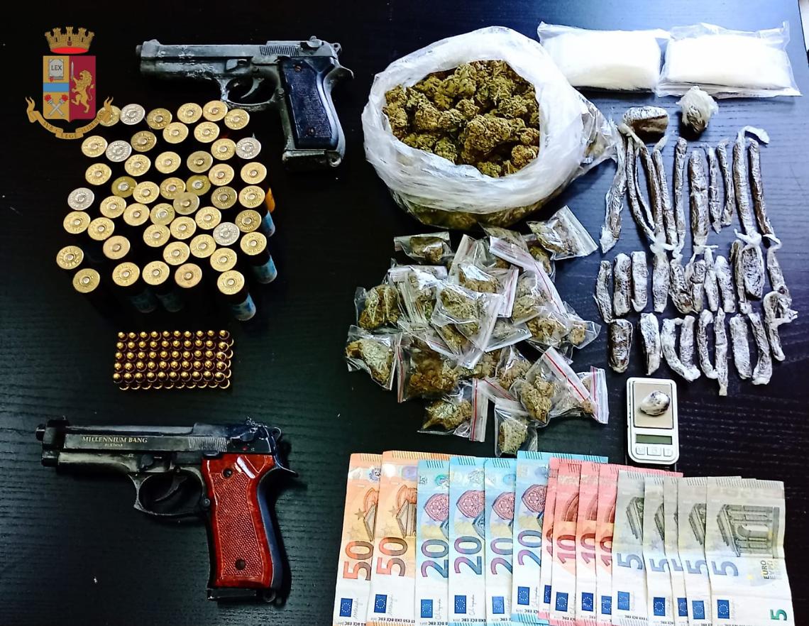 Alto impatto a Secondigliano: trovate pistole, cartucce e droga