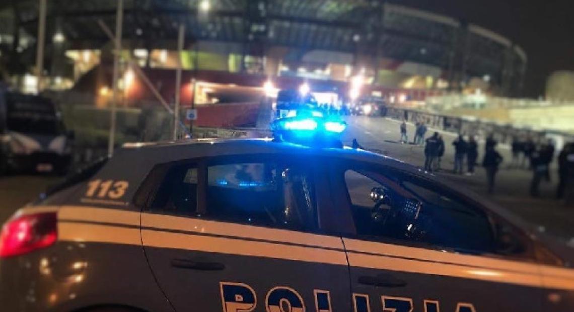 Tifosi olandesi aggrediti con mazze e catene, altri due accoltellati