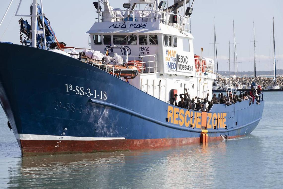 Migranti, domani a Napoli nave ong con 69 persone a bordo