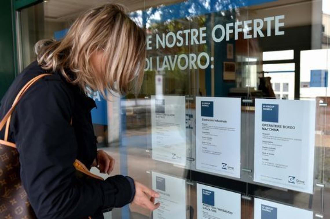Lavoro, in Campania la grande fuga dei giovani