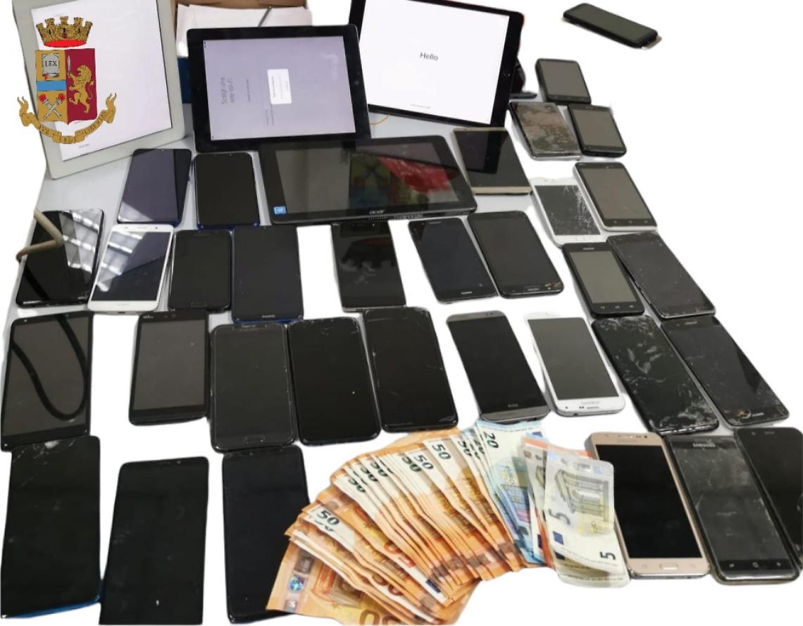 Porta Nolana, trovato con materiale informatico: finisce nei guai