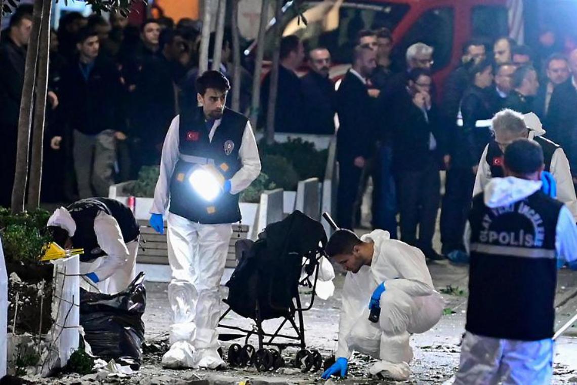 Attentato Istanbul, 6 morti e 53 feriti: «È stata donna kamikaze»