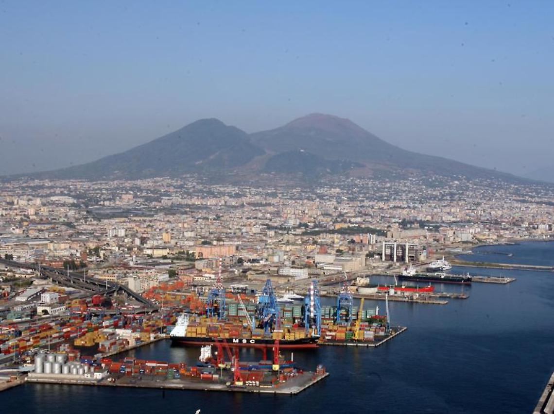 Ammaraggio d'emergenza simulato, esercitazione nel Porto di Napoli
