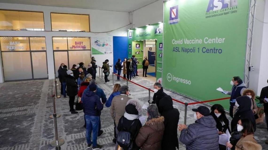 Vaccini, troupe della Rai cerca di infiltrarsi tra i sanitari