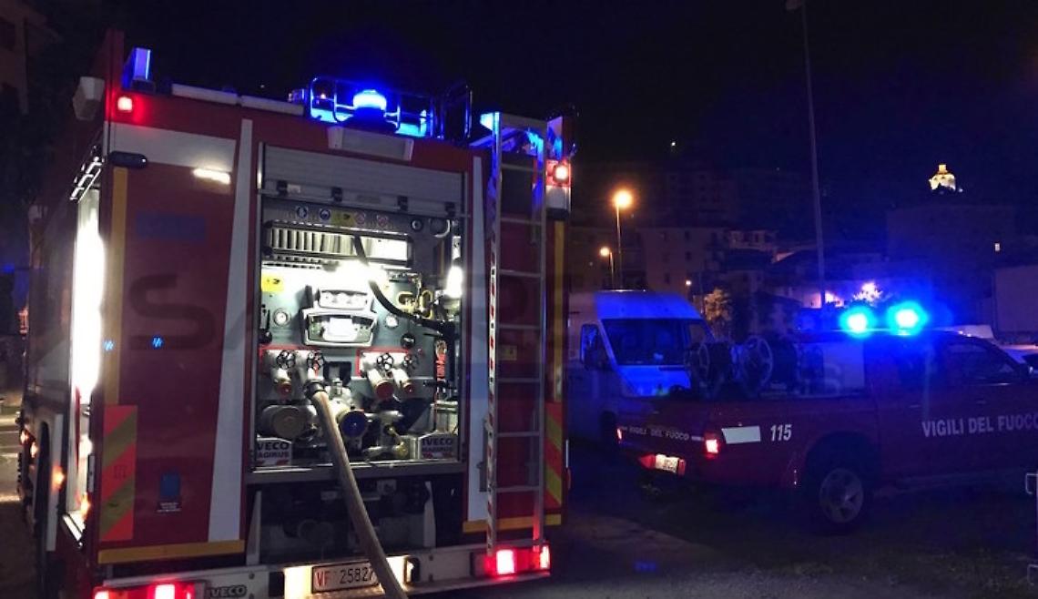 Auto in fiamme a Solofra, indagini in corso
