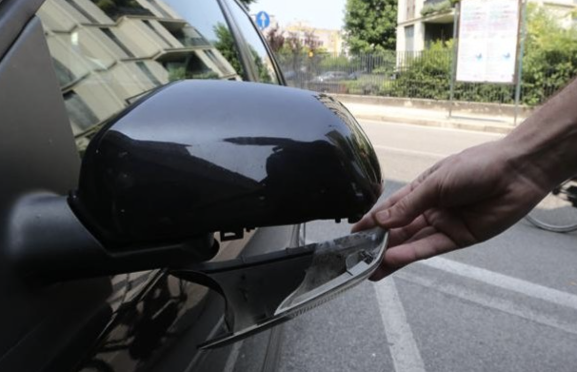 Truffa dello specchietto, anziano guida i truffatori fino ai carabinieri