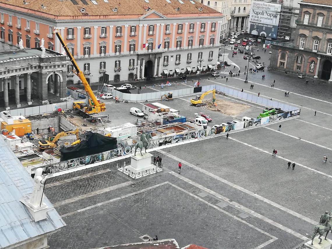 Piazza Plebiscito, si allarga il cantiere per la linea 6 della metro. «Troppe sollecitazioni al sottosuolo»