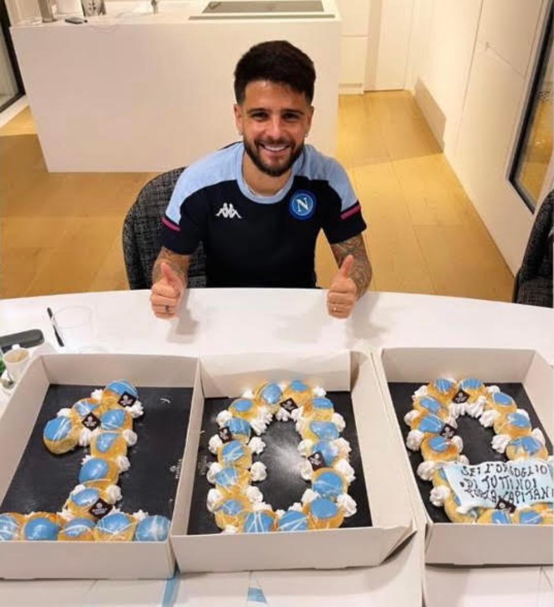 Una torta di Poppella per i cento gol di Insigne con il Napoli